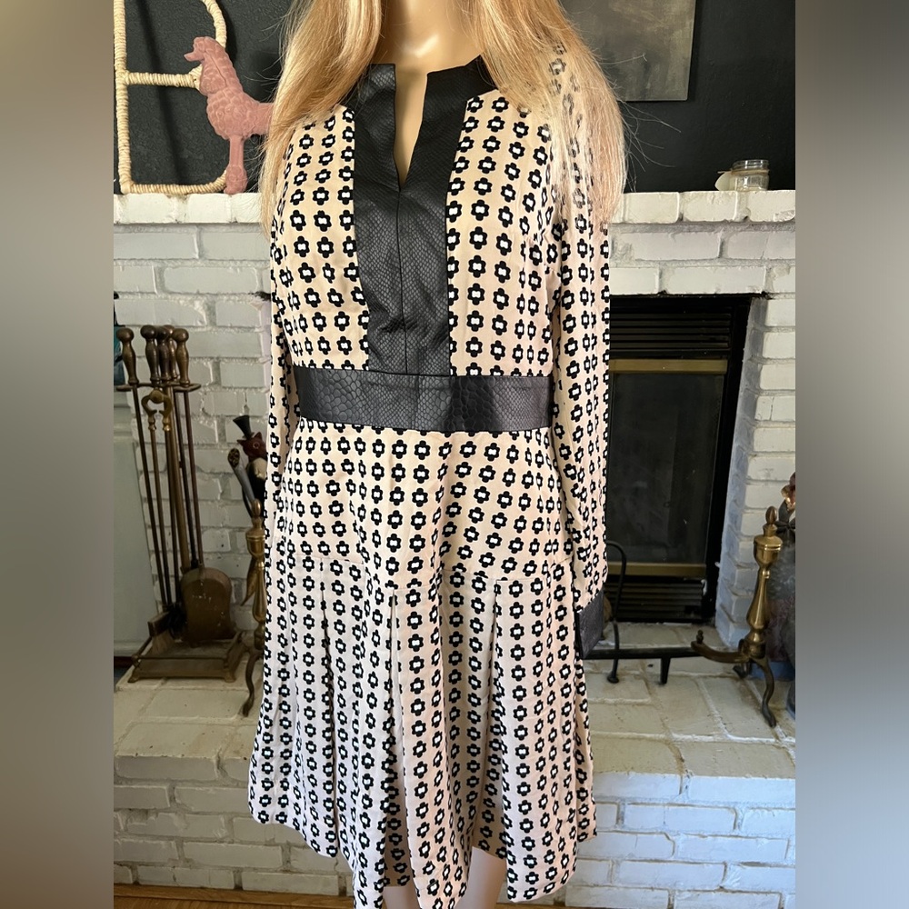 Stunning NWT black and tan Lattori dress Size 10